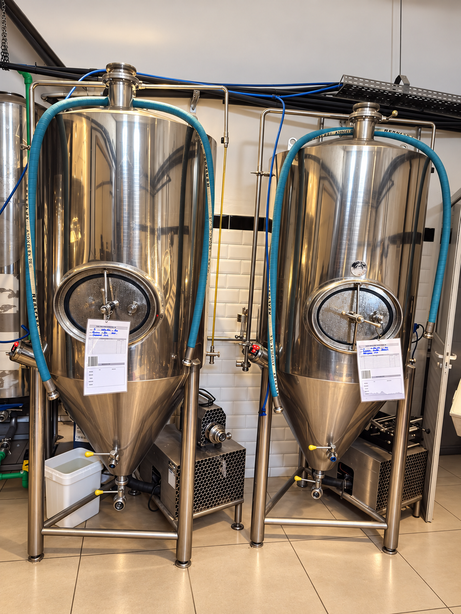 Tanques de fermentação da cervejaria Los Forajidos.